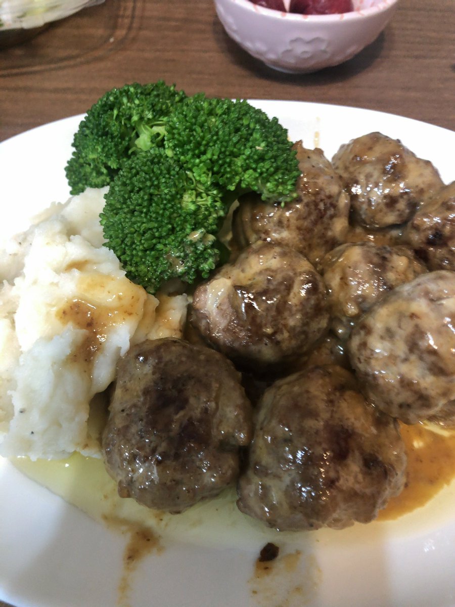 akawasa's tweet photo. 晩ご飯は、ミートボール

IKEAっぽくって難しいね。同じようなレシピで作ってもIKEAで食べるのとは程遠い。。あの味ってIKEAのあの空間で食べるってのも大事な要素よね。 https://t.co/oVnD6mZgRK