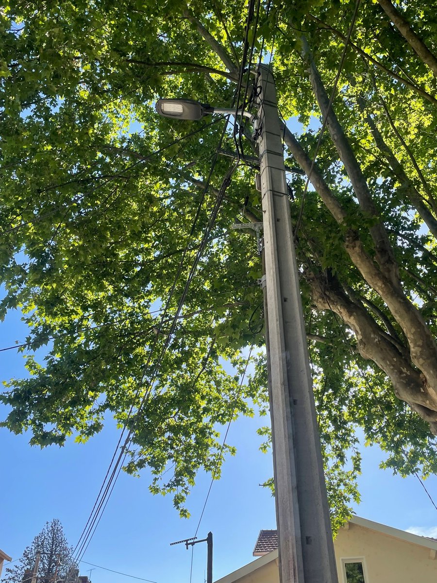 SIGERLy_'s tweet image. [ECLAIRAGE PUBLIC] A #Givors, 2️⃣0️⃣8️⃣6️⃣ points lumineux 💡sont en train de passer en LED. Un projet d'envergure ! 
✅A la clé : 55 % d'électricité consommée en moins soit 69 000 € d'économies annuelles !
👉Merci à #Serpollet qui déploie les nouveaux luminaires sur le terrain