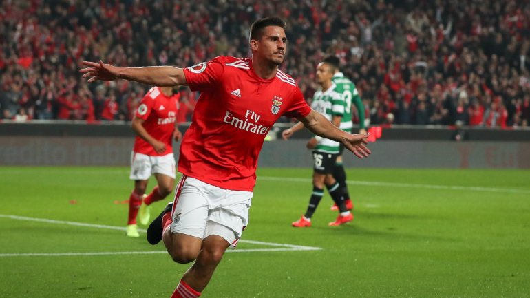 🚨 GABRIEL DE SAÍDA?

O #Botafogo apresentou hoje uma proposta por Gabriel Pires 🇧🇷 superior a 4M€. O #Benfica encontra-se neste momento a analisar a proposta.

O Botafogo tenta também chegar a um acordo com o jogador sendo o maior entrave o alto salário auferido pelo mesmo.