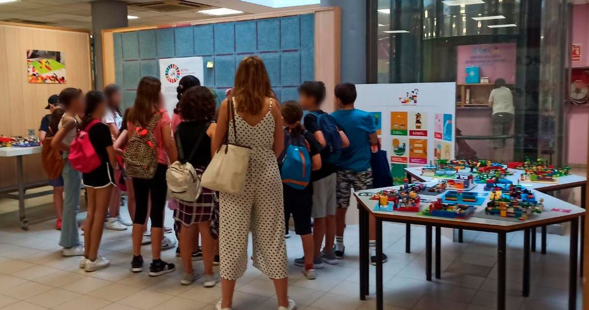 construyevalor's tweet photo. ¡Ayer inauguramos la exposición de 𝗖𝗼𝗻𝘀𝘁𝗿𝘂𝘆𝗲 𝗩𝗮𝗹𝗼𝗿𝗲𝘀 en Alicante! 🙌

Tenemos el placer de invitaros a visitarla 📅 del 2 al 9 de junio de 🕐9:00 a 14:00h en CERCA Alicante 📍C/Calderón de la Barca, 3 (Mercado Central, Alicante)

#exposicióneducativa #exposicion https://t.co/NU9j5WBYRw