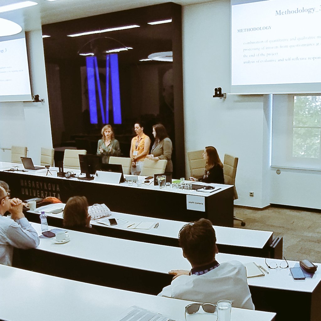CJVMU's tweet photo. The last block of sessions just started and this time, our own CJV lecturers present their research from their language courses at Faculty of Economics and Administration and we have the opportunity to listen to French, Spanish and Russian (see +English slides) #colloquebrno2022 https://t.co/7Az5xa9aVg