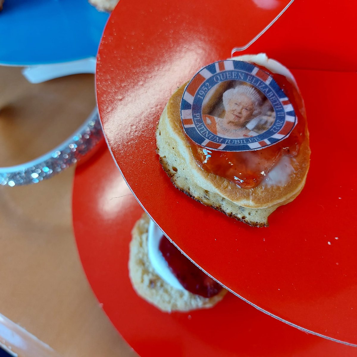 AmFasgadh's tweet photo. Naturally we too joined the celebration of the Queen's Jubilee. Our members enjoyed a teaparty with all the goodies but without the anxiety a social event can mean to some. We hope you all get to enjoy this special occasion at least as much as we did! #jubilee #mentalhealth https://t.co/StnavkK1hB