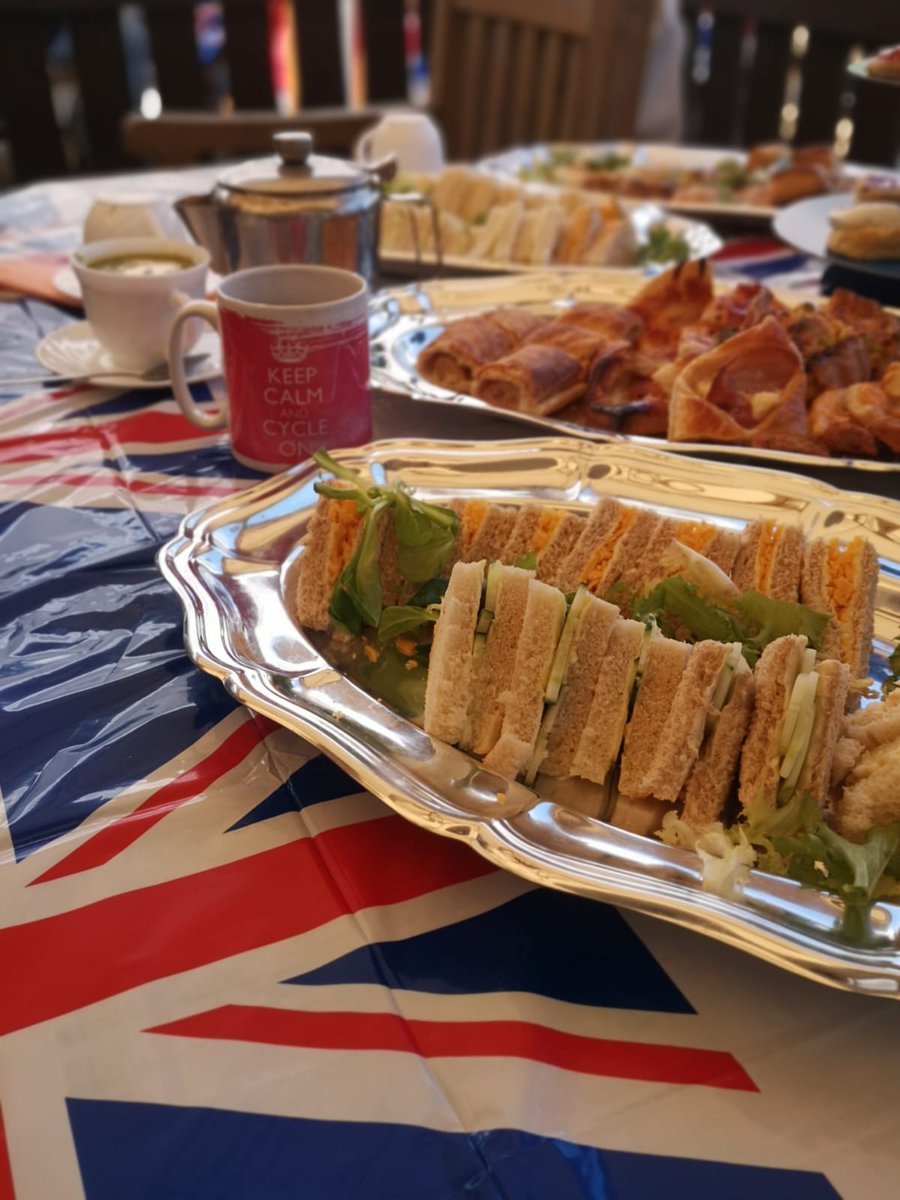AmFasgadh's tweet photo. Naturally we too joined the celebration of the Queen's Jubilee. Our members enjoyed a teaparty with all the goodies but without the anxiety a social event can mean to some. We hope you all get to enjoy this special occasion at least as much as we did! #jubilee #mentalhealth https://t.co/StnavkK1hB