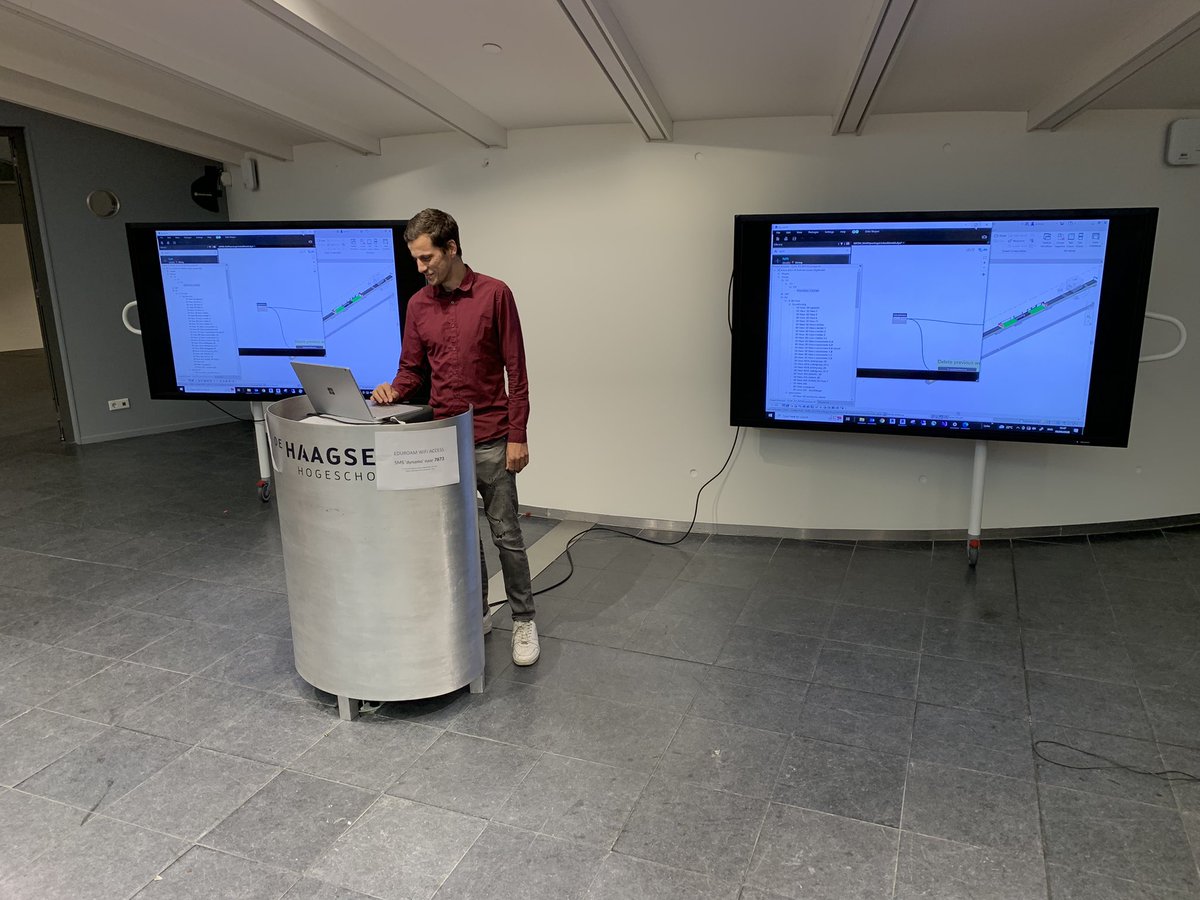 Arjan Noya laat het gebruik van elementen uit linked files zien voor het creëren van sparingen <a href="/DynamoBIM/">Dynamo</a> #meetup