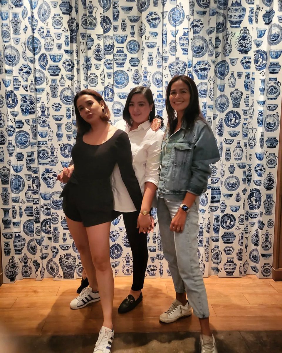 OG SANGRES 💚❤️💙

LOOK: TV host-singer Ana Karylle Yuzon reunites with her ‘Encantadia’ co-stars Iza Calzado and Sunshine Dizon. 

“Missing 1,” Karylle captioned the post. | 📸: anakarylle/Instagram
