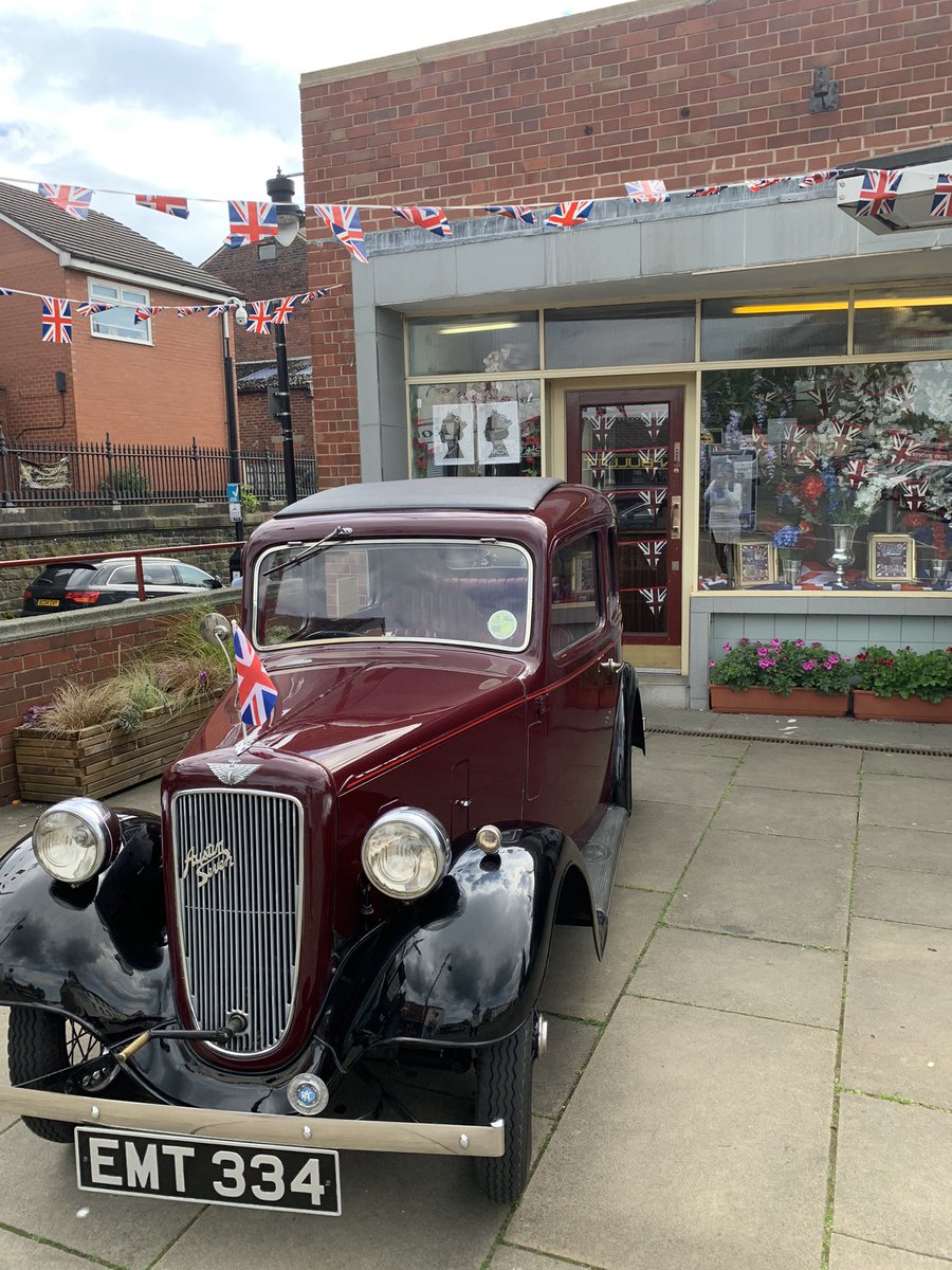 saimathewriter's tweet photo. I’ve arrived at East Lancashire railway on Bolton Street in #Bury, where there is a programme of events and train rides to mark the Platinum Jubilee. The flags and decorations look amazing 🎉🇬🇧 @MENnewsdesk https://t.co/531pYs0u6g