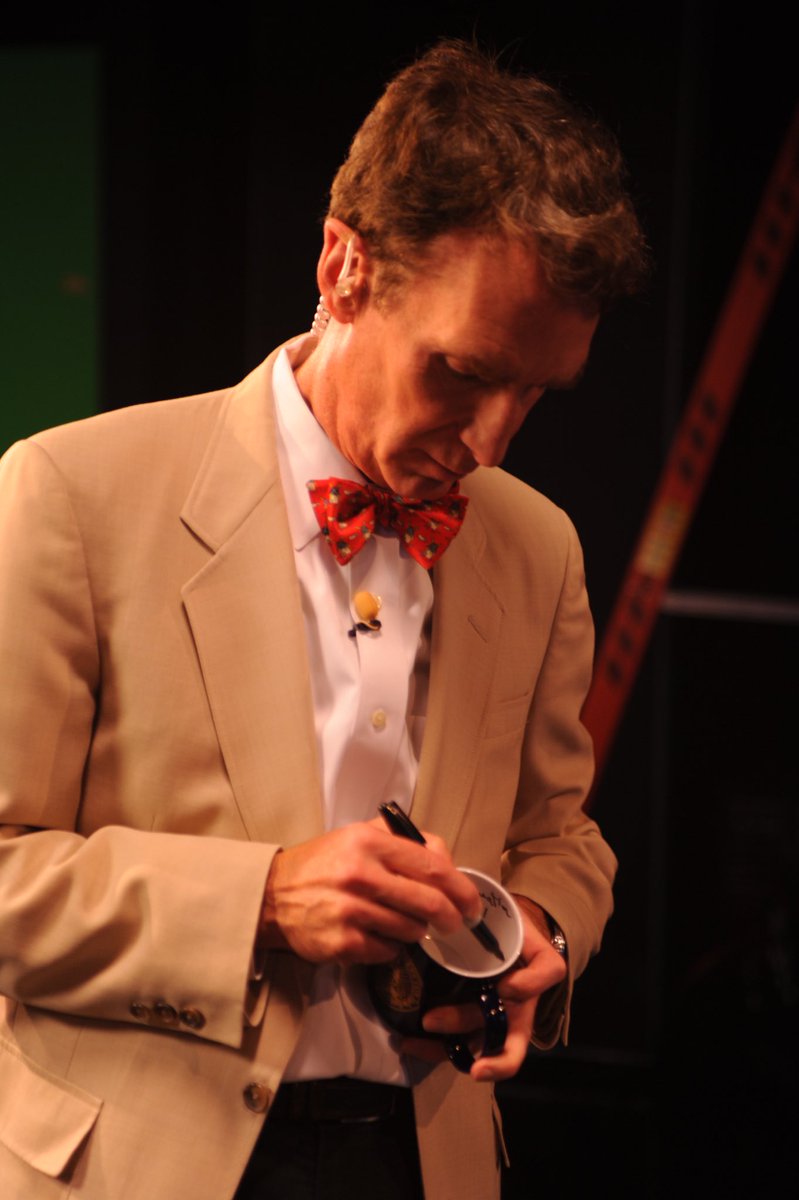 mccarrennews's tweet photo. One of our favorite annual events @PressClubDC is a science competition sponsored by Toshiba that features Bill Nye The Science Guy. This year he is participating via Zoom so here is a photo of him in our studios pre-pandemic. @BillNye #TheScienceGuy https://t.co/jC1V0m7WMx