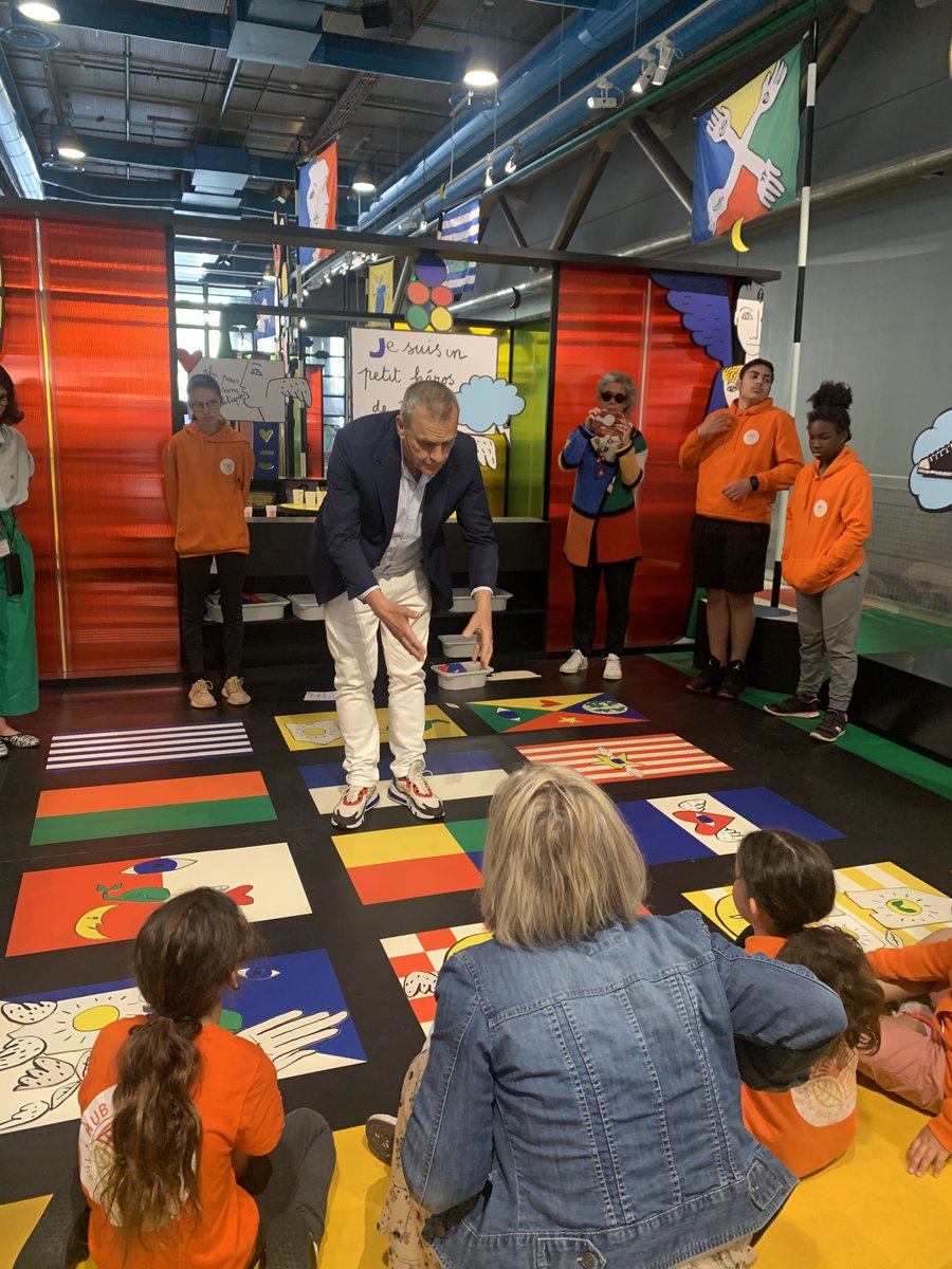 « LE PEUPLE DE DEMAIN » 🌈 
Nous avons eu l’occasion de tourner une nouvelle capsule vidéo au <a href="/CentrePompidou/">Centre Pompidou</a> avec les élèves de @HubSchool21 lors de l’exposition-atelier de Jean-Charles de Castelbajac. Nous les remercions  pour leur participation à notre projet !

❤️ 💛 💚 💙