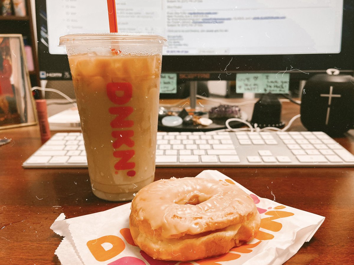 stars_gal's tweet photo. Obligatory #NationalDonutDay acknowledgement ✌🏼 https://t.co/8grYTVBc9F