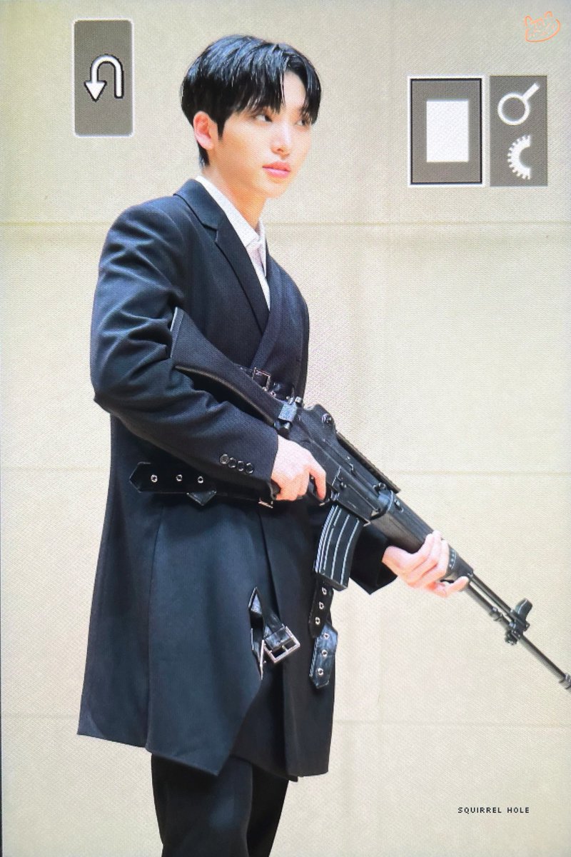 SquirrelHole67's tweet photo. 220603 디마뮤 팬싸 프리뷰
🔫❣️

#서호 #SEOHO #원어스 #ONEUS https://t.co/pVY3YESgKq
