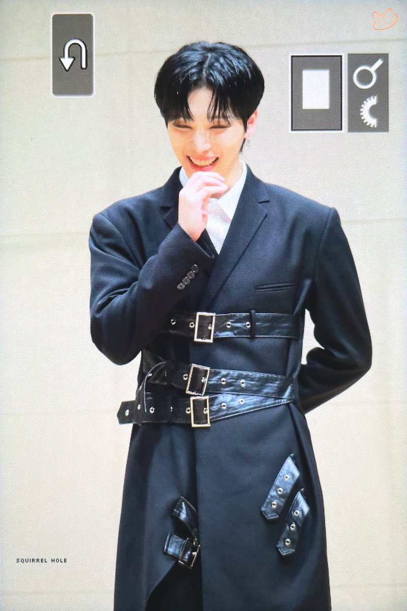 SquirrelHole67's tweet photo. 220603 디마뮤 팬싸 프리뷰
🔫❣️

#서호 #SEOHO #원어스 #ONEUS https://t.co/pVY3YESgKq