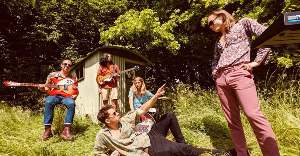 omsmagazine's tweet photo. Tonight! We're teaming up with @WitneyMusicFest hijacked #Jubilee @FATLILS 🤘
With #Quartermelon @the_jerichos @halfdecentmusic
Ray Velour Disques Vogue opening set 
Afterparty original Trashy DJs from the old #OxfordZodiac 💋
Dress FIT for a👑
8pm-late
👉 https://t.co/oXPY8cCXYW https://t.co/mfSWw9L82p