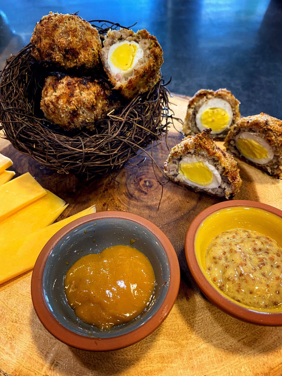 there_back_cafe's tweet image. Hey librarians! 20% off coffee and food all weekend if you show us your  #CLA2022Conference badge. 

2 blocks from the convention center and on your way to @CapitalBooksOnK