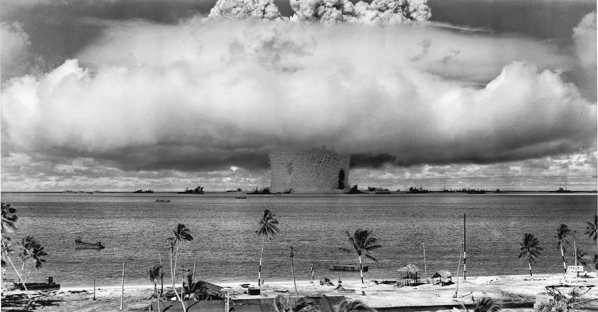 25 Temmuz 1946 Yılında 5.6 Km Uzaktan Fotoğraflanan İlk Sualtı Nükleer Patlaması.