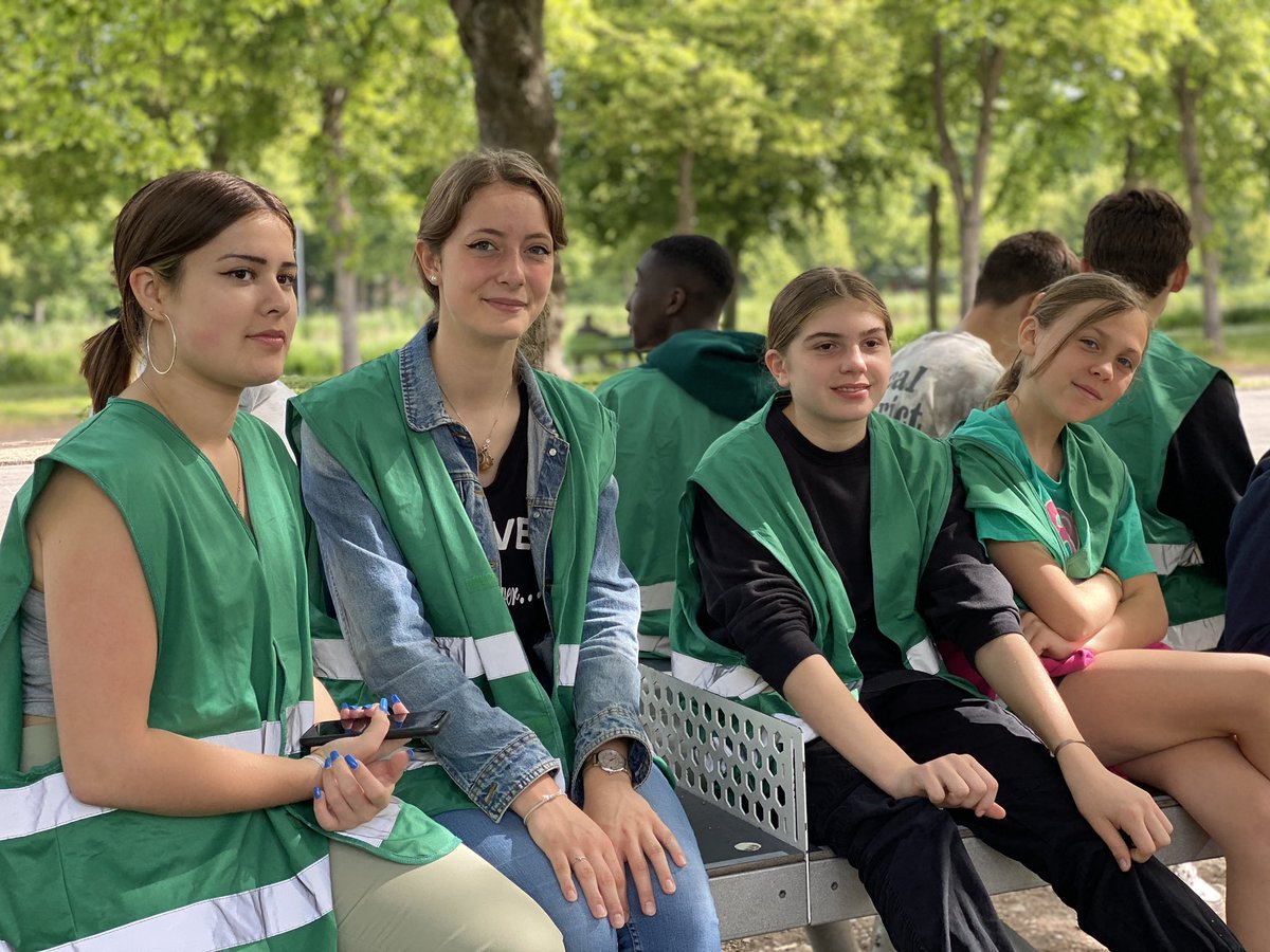 AcAmiens's tweet photo. Comme ici, au lycée la Hotoie d’Amiens, les établissements de l’académie se sont mobilisés pour la journée mondiale de l’environnement 🌍🌱
Grâce à nos élèves et personnels, des Clean Walk ont été organisées sur tout le territoire ! ♻️
#ObjectifZeroDechet #EDD https://t.co/D4MneaYRmc