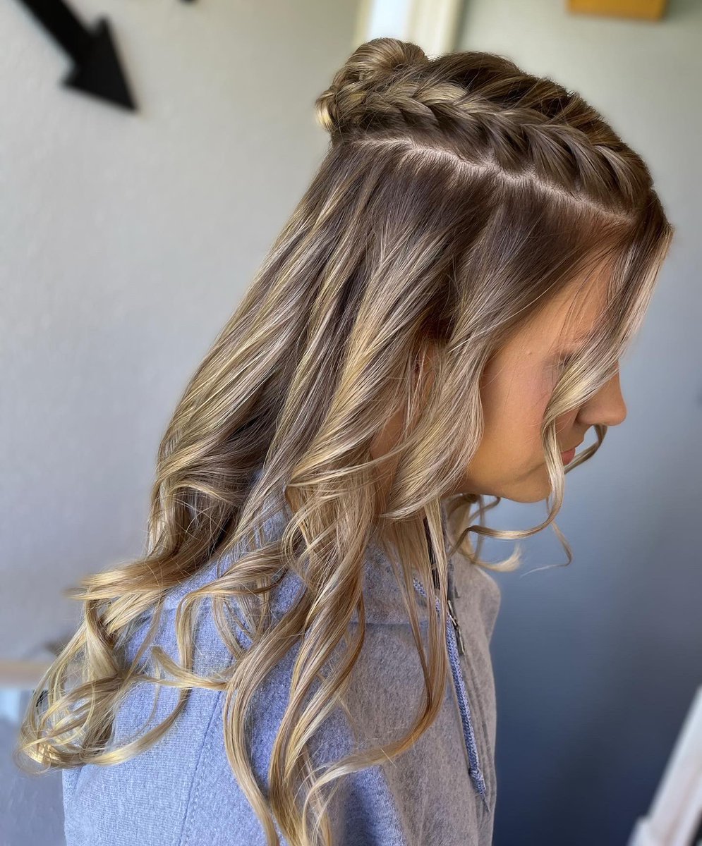 celestinesalon's tweet photo. A little rewind back to prom 🤩 
-
-
#prom #prom2022 #halfuphalfdownhairstyle #halfuphalfdown #celestinesalon #cosmetology #hairsalon #hairstyles #hairstylist #darien #darienhair #chicago #behindthechair #schwarzkopfusa #schwarzkopfcreators #surfacehair #illinois https://t.co/3bmtrhrWnq