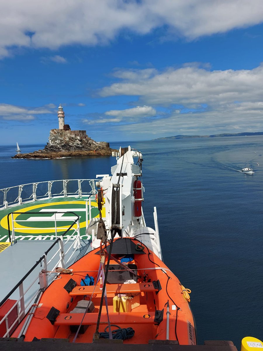 ILV Granuaile replenishing fuel and water at Fastnet Rock in advance of the Irish Lights coastal team arriving for maintenance works. Thanks to Captain Harry McClenahan, Master of ILV Granuaile for the shot #SafetyAtSea #ILVGranuaile