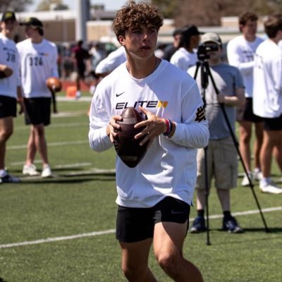 🚦College Coaches take notice🚦 

<a href="/KevinSperry9/">Kevin Sperry</a> Might be the best QB in the ‘25 Class in Texas 🤔