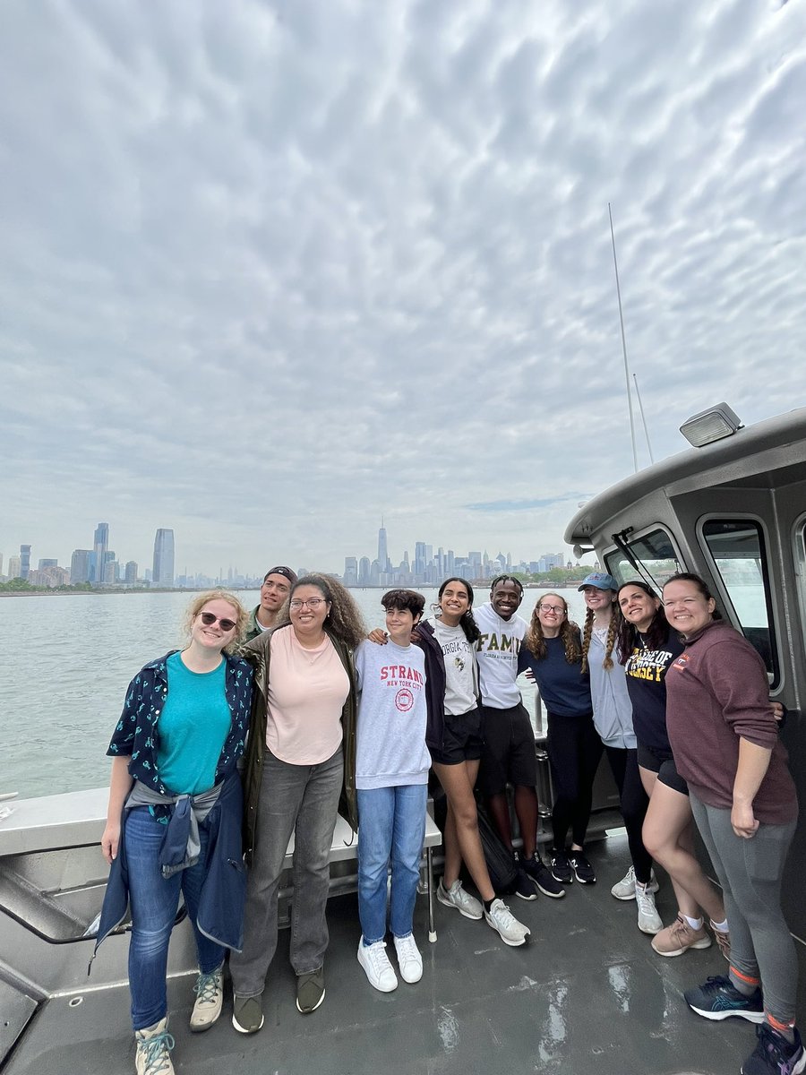 Just wrapped up week 1 of the @RutgersDMCS RIOS Internship with a boat trip up the Hudson for some very scenic CTD stations and plankton net tows. Excited to be a part of an awesome trio of graduate student mentors with @j_veatch and @Eliz_Bouchard again this summer!