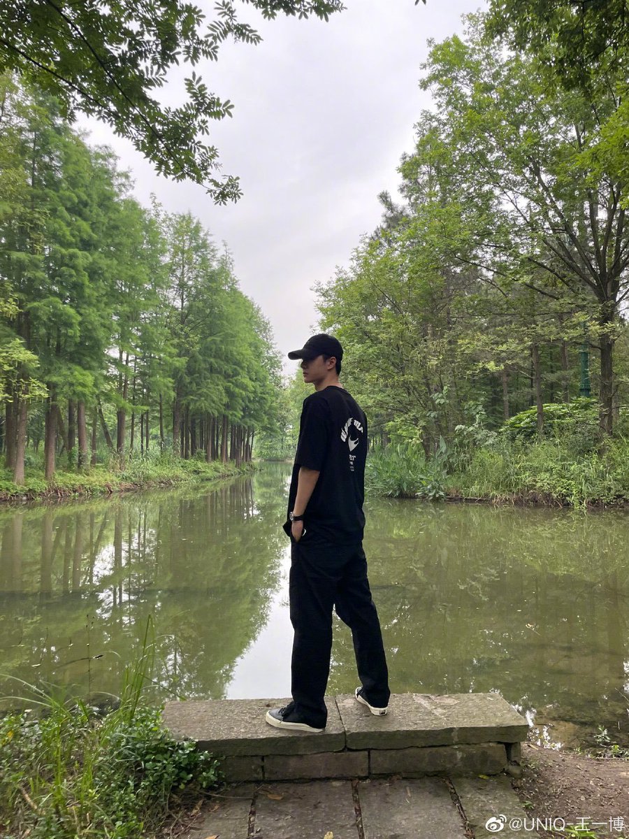 MWuxian's tweet photo. Cinco mil anos de civilização e o esplêndido💝maravilhoso resultado:
"Ou, eu também estou passeando por Gusu Lan ao lado de você sabe quem🦁💞🐇
#WanYibo #王一博 #王一博风起洛阳 #LuoYang #FengQiLuoyang #白牡丹 #小王子 #王甜甜#Yibo #LeeBo #IBo #AiBo #왕일박 #왕이보 https://t.co/qjAc9Ut0eo