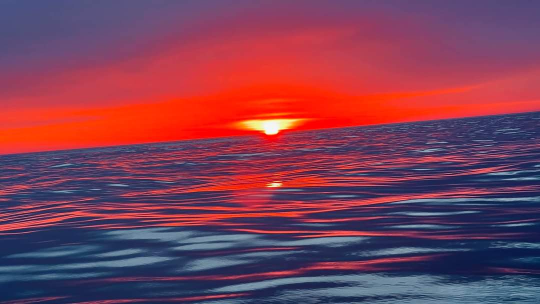 What a cracking photo of a sunrise taken this week off the Northumberland coast! 🇬🇧🔥👀