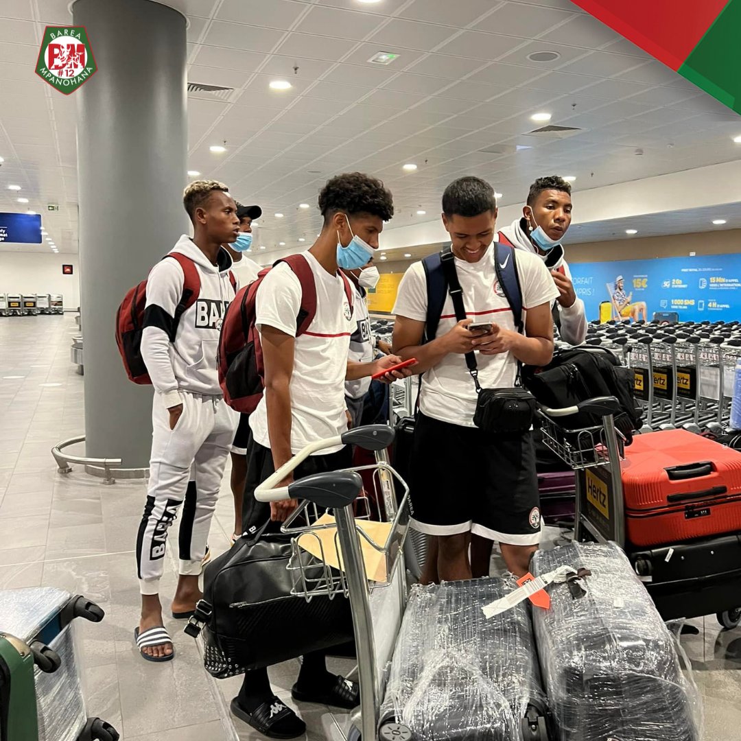 Barea_Bm12's tweet photo. Tongasoa ireo 𝐎𝐦𝐛𝐢𝐥𝐚𝐡𝐲 𝐦𝐚𝐳𝐚𝐯𝐚 𝐥𝐨𝐡𝐚 🐂
Arrivée de nos Barea à Madagascar + Test PCR obligatoire. #AlefaMadagasikara 🇲🇬
Voir toutes les photos : 👉https://t.co/HdTn8nCxg2
.
#barea #tongasoa #antananarivo
#BM12 #Madagascar #Football #bareamandrakizay https://t.co/kRBXVHGpwI