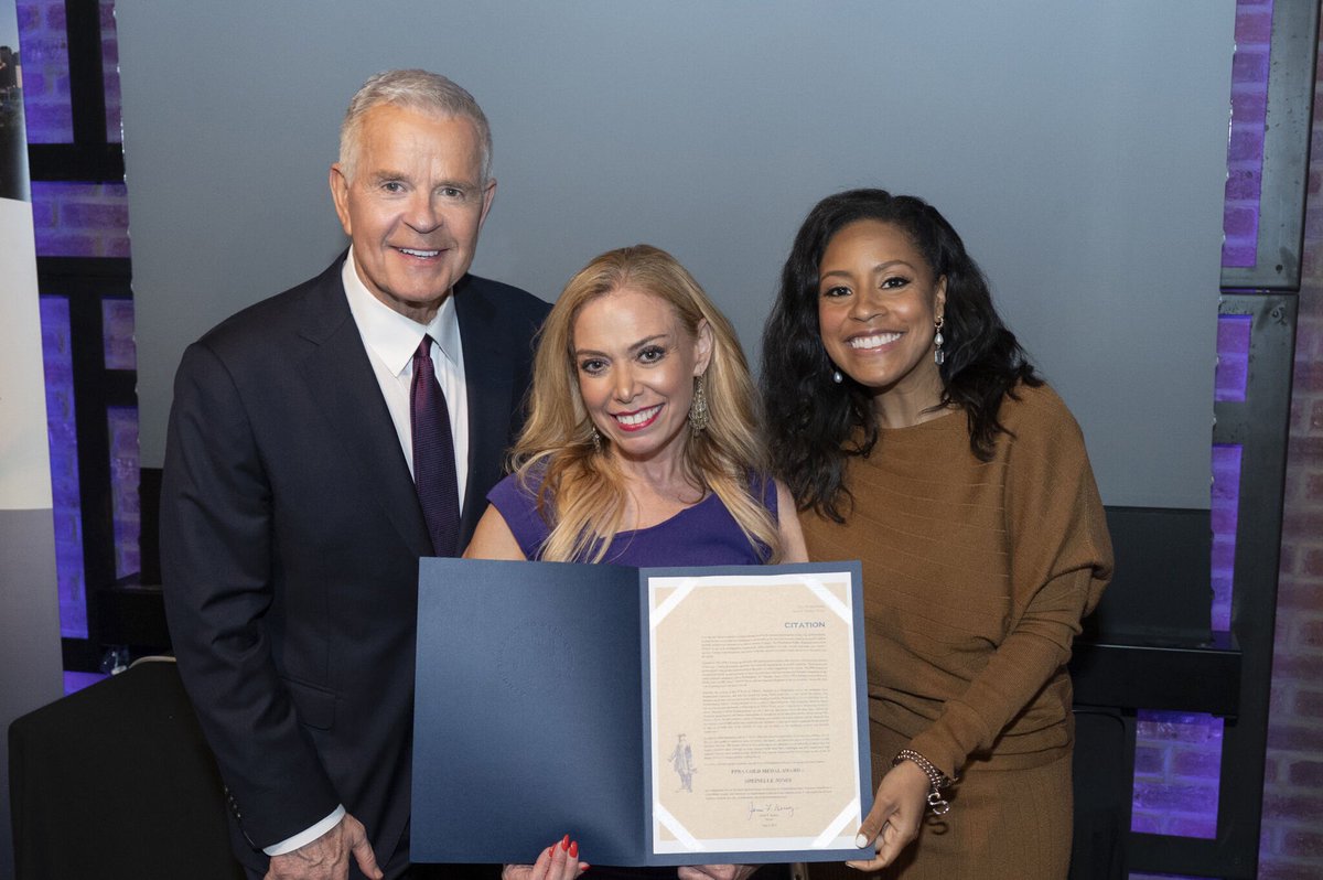 PPRA's tweet photo. We had a fantastic day celebrating @SheinelleJones of the @TODAYshow with the annual #PPRA Gold Medal Award! Thank you to emcee, @MikeFOX29, the Sixers Stixers, and our event committee!
Photo credit: Edward Savaria
#PublicRelations #PR #Philly #PhillyPR https://t.co/0BlfPJXzbM
