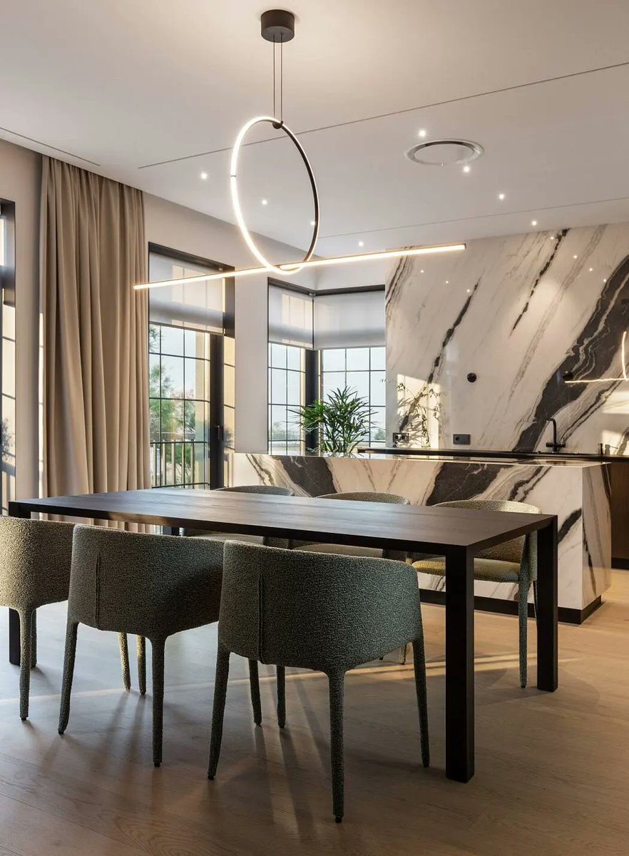 StacyMatlock's tweet image. In this part of the home, light fixtures serve as #decor pieces. Do you like the look? #interiorstyle  cpix.me/a/144683206