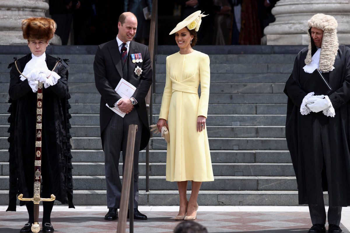 RoyalFamily's tweet photo. Members of The Royal Family gathered today at @StPaulsLondon for a Service of Thanksgiving to celebrate The Queen’s #PlatinumJubilee. 

With a theme of public service, over 400 people from across the UK were invited in recognition of their contribution to public life. https://t.co/UKdwrp6qms