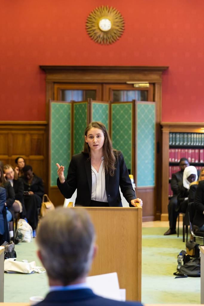 Le Concours de plaidoiries CPI est terminé ! L'équipe @M2JPI_Assas <a href="/AssasUniversite/">Panthéon-Assas université</a> décroche le Prix des meilleurs 1/2-finalistes et termine 3e (donc 1ère équipe universitaire) ainsi que le Prix spécial du Jury distinguant la meilleure équipe sur les phases orales et écrites 👏🏆