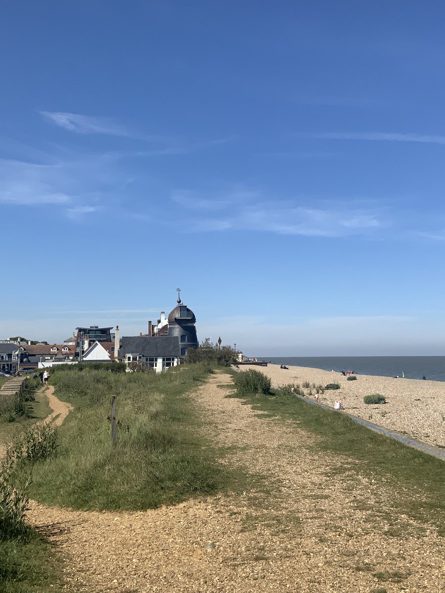 rosfromhackney's tweet photo. More of lovely #aldeburgh in the sun yesterday. #suffolk #seaside #britishcoast #suffolkcoast #jubilee #poppies #sea #slaughden https://t.co/lGMgm6CFka
