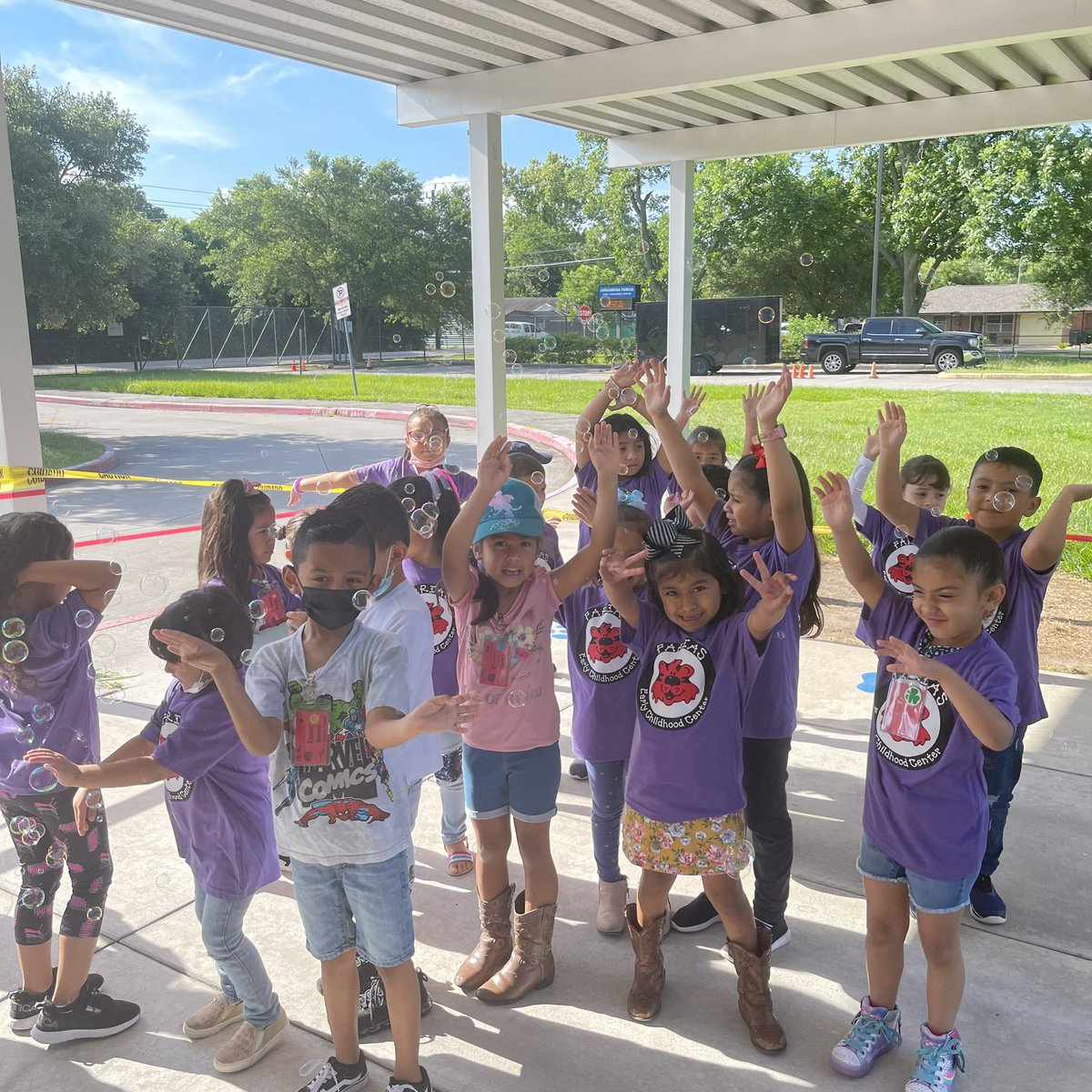 Tobi0822's tweet photo. 🤗Friday Fun Day🤗@FARIASECC sponsored by our Fabulous PTO!!🎊🎉💥@Meza_Teacher15 @TSANCHE1 @ms_nava1 @HeartfeltP14 @SlimJimVB @ZamaFeeney @valreneau4  @Sanher1991 https://t.co/xFTszoSWkF