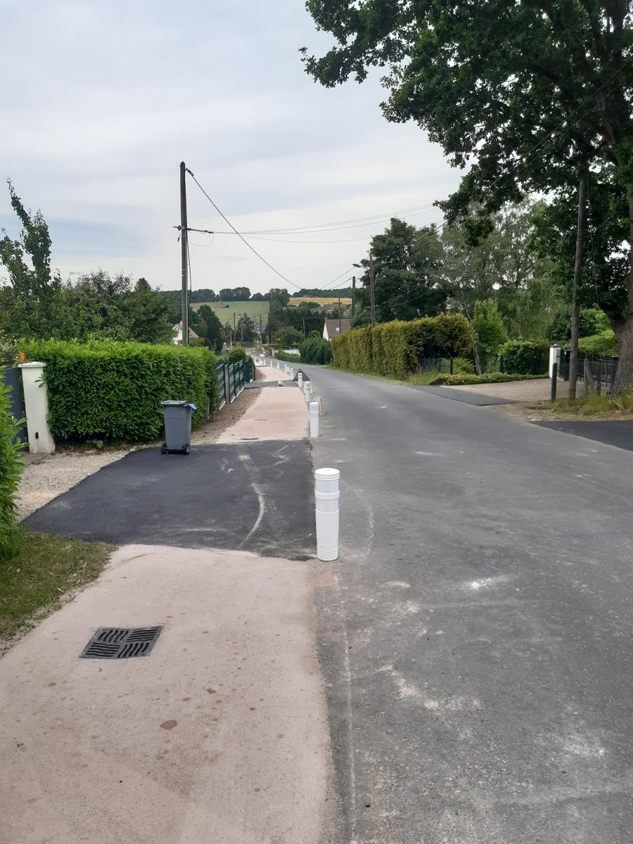 Dernier jour de chantier pour notre voie douce route de Moiré à  Parigné l'Eveque. Beau travail bientôt praticable. Merci aux équipes et entreprises partenaires.