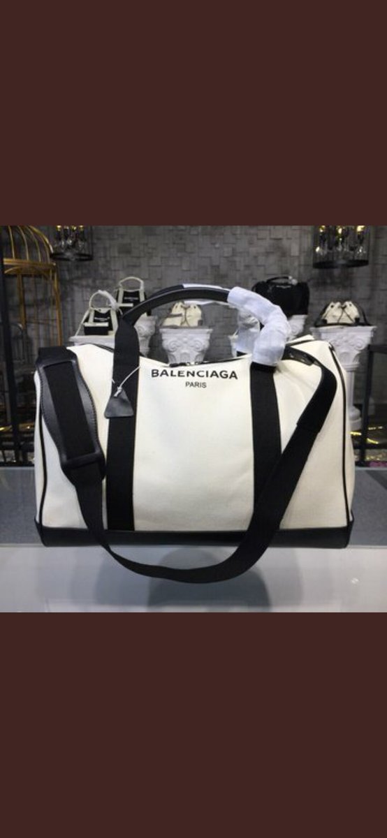 bzbb003's tweet photo. 巴黎世家 高端顶级旅行包！
海外正品代工渠道皮料！贴个标就是正
包治百病 专柜级奢牌潮品复刻
主营顶级奢牌名包 皮带 潮服 潮鞋
力比zp 轻松出入专柜无压力❗
支持货到付💰 满意后再付 品质看得见
    
🛰️更多款式联系微信   bzbb003 https://t.co/swDU0YzvKd