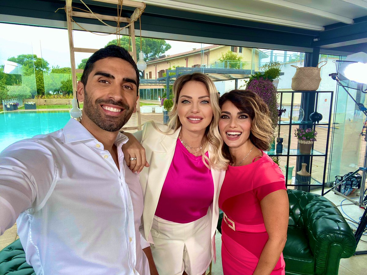 Manilanazzaro's tweet image. Domani mattina sveglia puntata alle 8.50!! @RaiDue  #perme con Samanta e Filippo!! 
Ps.. #lavapiatters non mi odiate 🤣✈️❤️