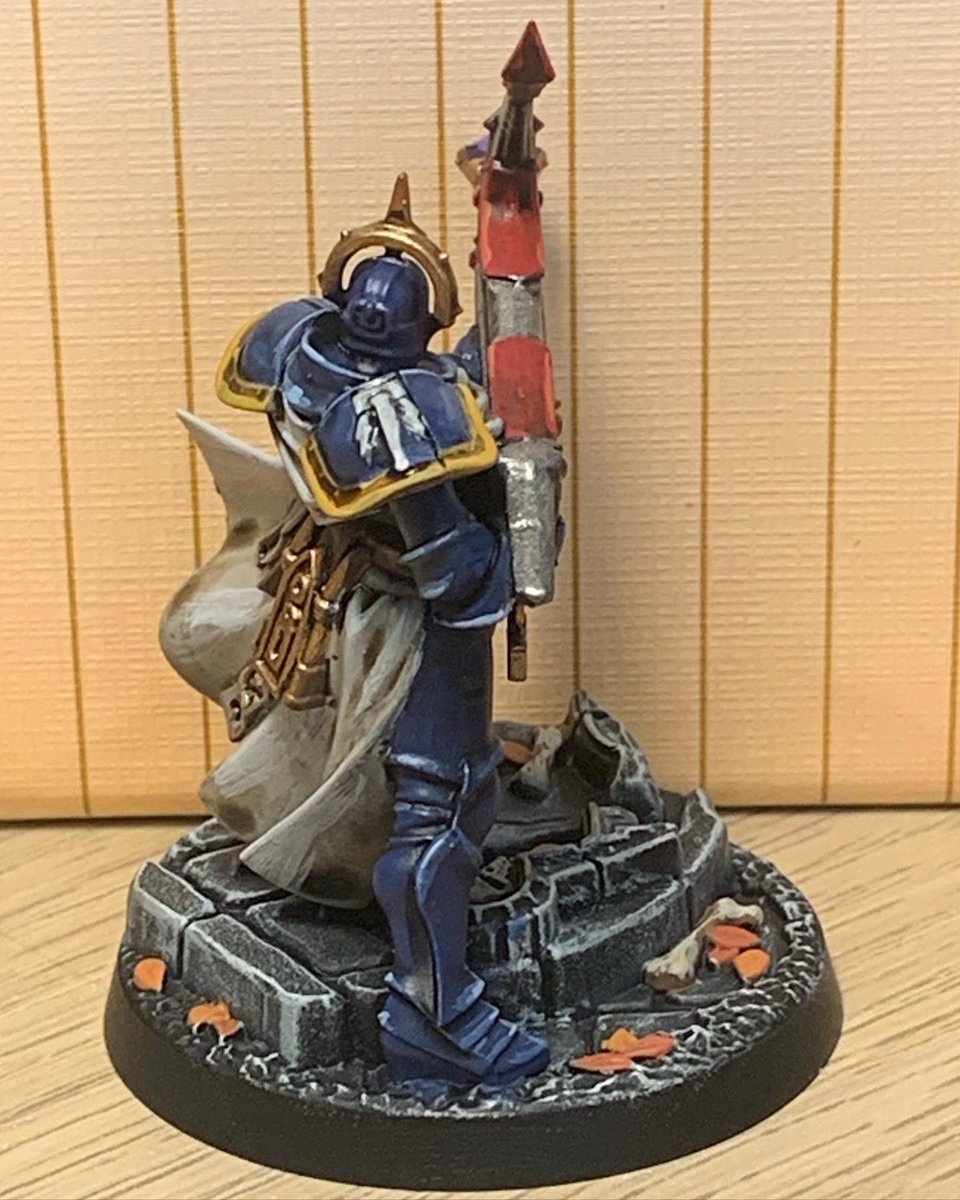 Wolfulv's tweet photo. Here’s a Stormcast I painted (one of three). Wasn’t sure what scheme to choose so I went for a classic 40K scheme, Ultramarines! How do you think it came out? 
#warhammer #ageofsigmar #ageofsigmarpainting #warhammerageofsigmar #spacemarine #spacemarines #ultramarine #ultramarines https://t.co/3hpaps3g7K