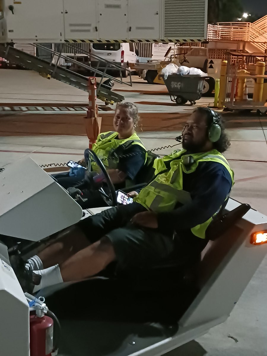 ugeONT18's tweet photo. UGE Ontario, CA had our first 737-900 Max operate last night. Team worked safely and was able to departure the flight ontime for our customers. TEAM ONT!! #teamwork #worksafe #900max @Westcoastmike1 @mikem1181 https://t.co/T9D4FIag6k