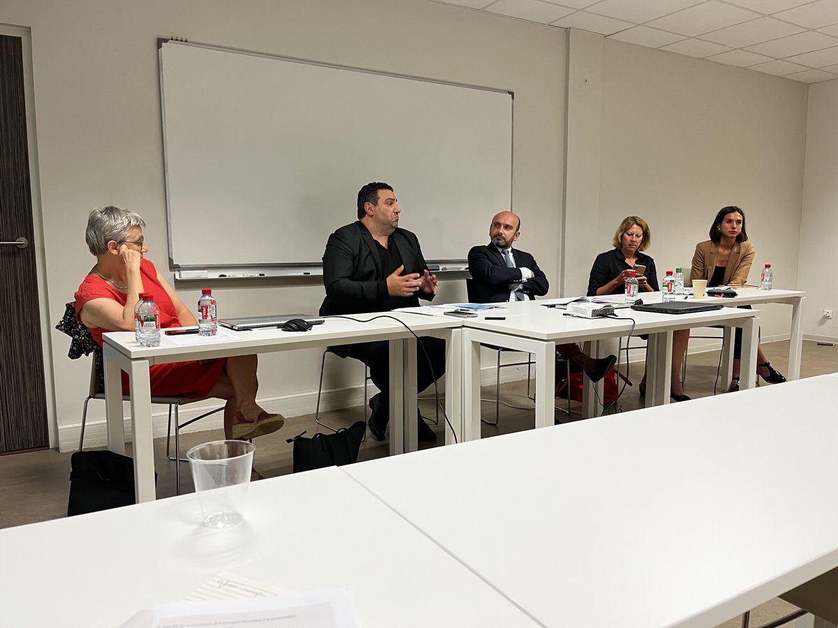 EDACentreOuest's tweet photo. Dernière demi-journée au #ForumFormation : l'occasion pour l'ECOA et l'@edase_ d'aborder le sujet "Promotion des écoles au sein de la filière juridique : "booster" l'attractivité de nos écoles" lors de notre deuxième atelier ⚖️Un grand merci à l'@EDACentreSud pour l'accueil ! https://t.co/oHDGUtAzIl