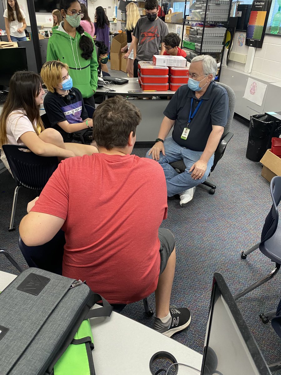 ⁦<a href="/AHSD25Thomas/">Thomas Middle School</a>⁩ A man in his element. Mr. Javourek’s last STEM class. 50 years in classrooms positively impacting the lives of students. My privilege to know you as a colleague &amp; friend. I will miss your wonderful stories, anecdotes, advice &amp; taste in music. Best of luck!