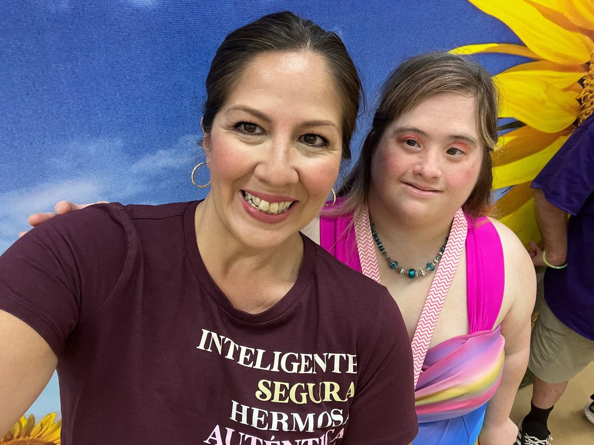 KikiRockChalk's tweet photo. So much fun to cheer on the campers at #CampAbility! Thank you so much @AbilityPoint_ for bringing such joy! From sand volleyball, to dancing, popsicles & the talent show, we celebrated abilities! Yay! Love you 🥰♥️ https://t.co/Rl0FyEPL5l