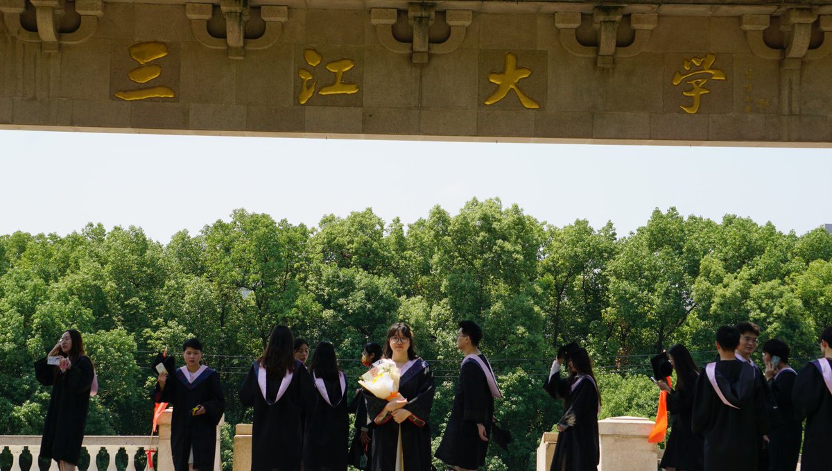 Aike62480268's tweet photo. I graduated! https://t.co/wxlJnOqmcp