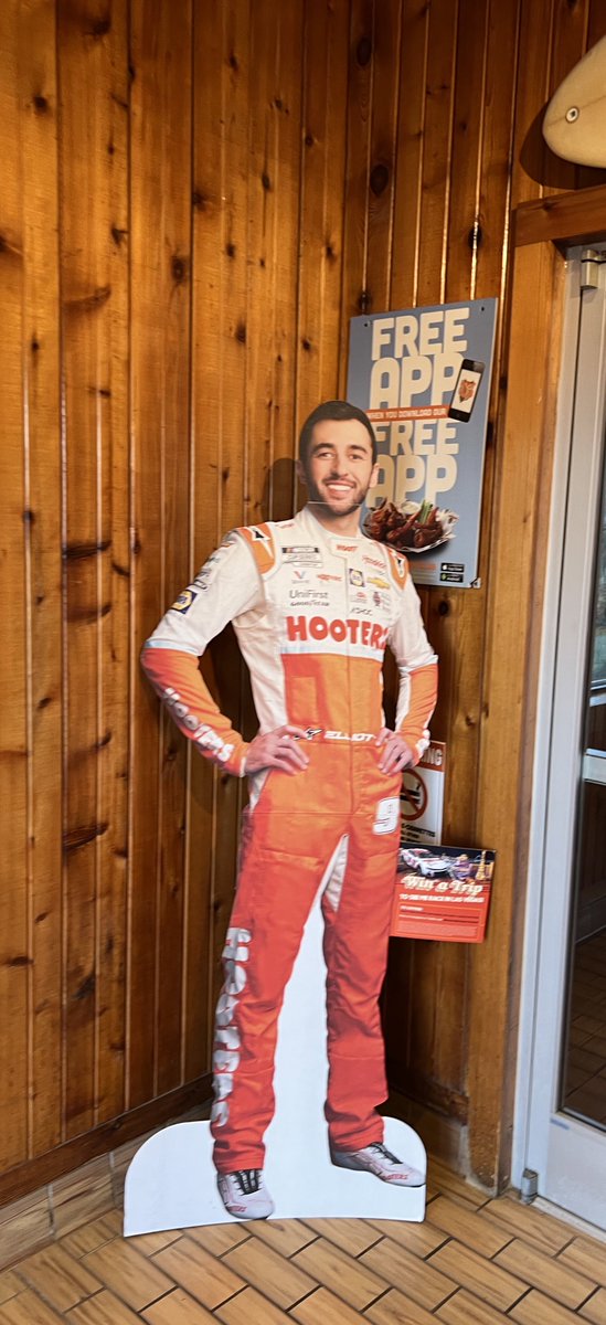 Hooters Racing tweet media