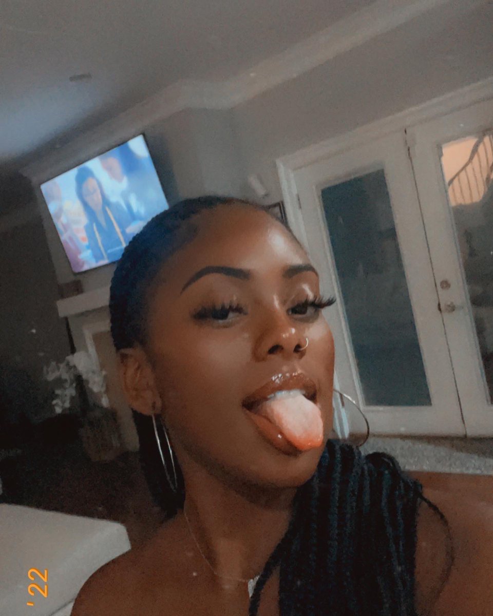 ariidaye's tweet photo. haven’t posted me in awhile https://t.co/3QshbC4j7D