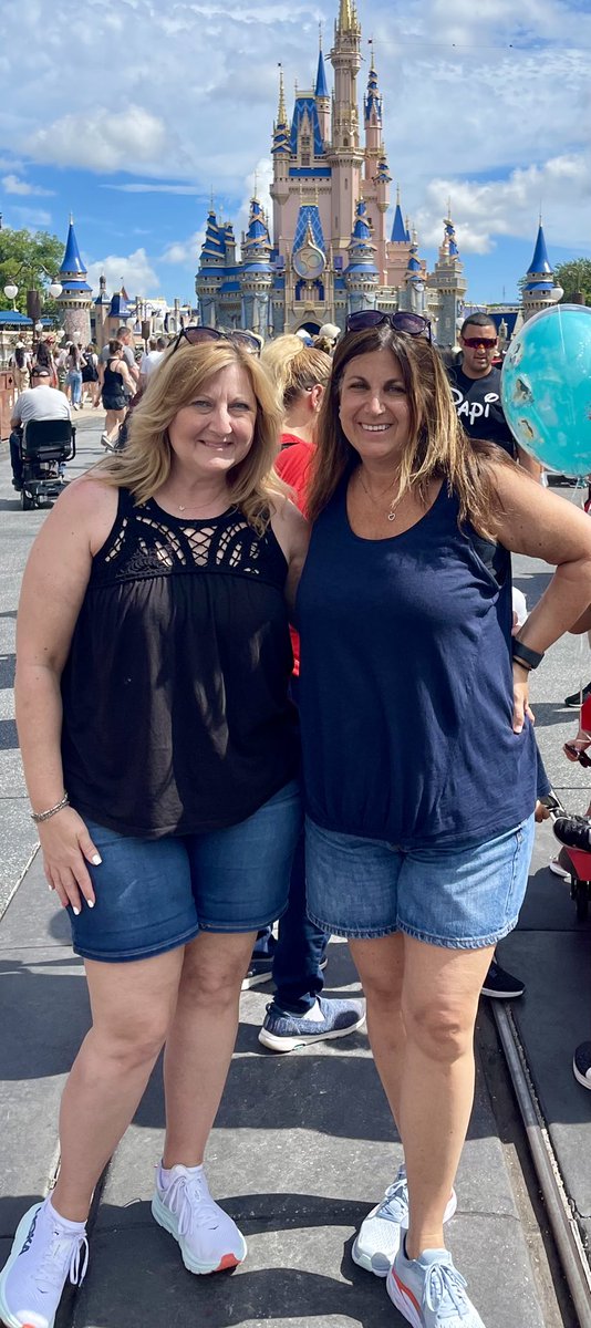 High school nurses keeping Disney World safe! <a href="/OBHS22_Disney/">OBHS22_Disney</a> @VPMasarik1 <a href="/DorMatrale/">dorothy matrale</a>