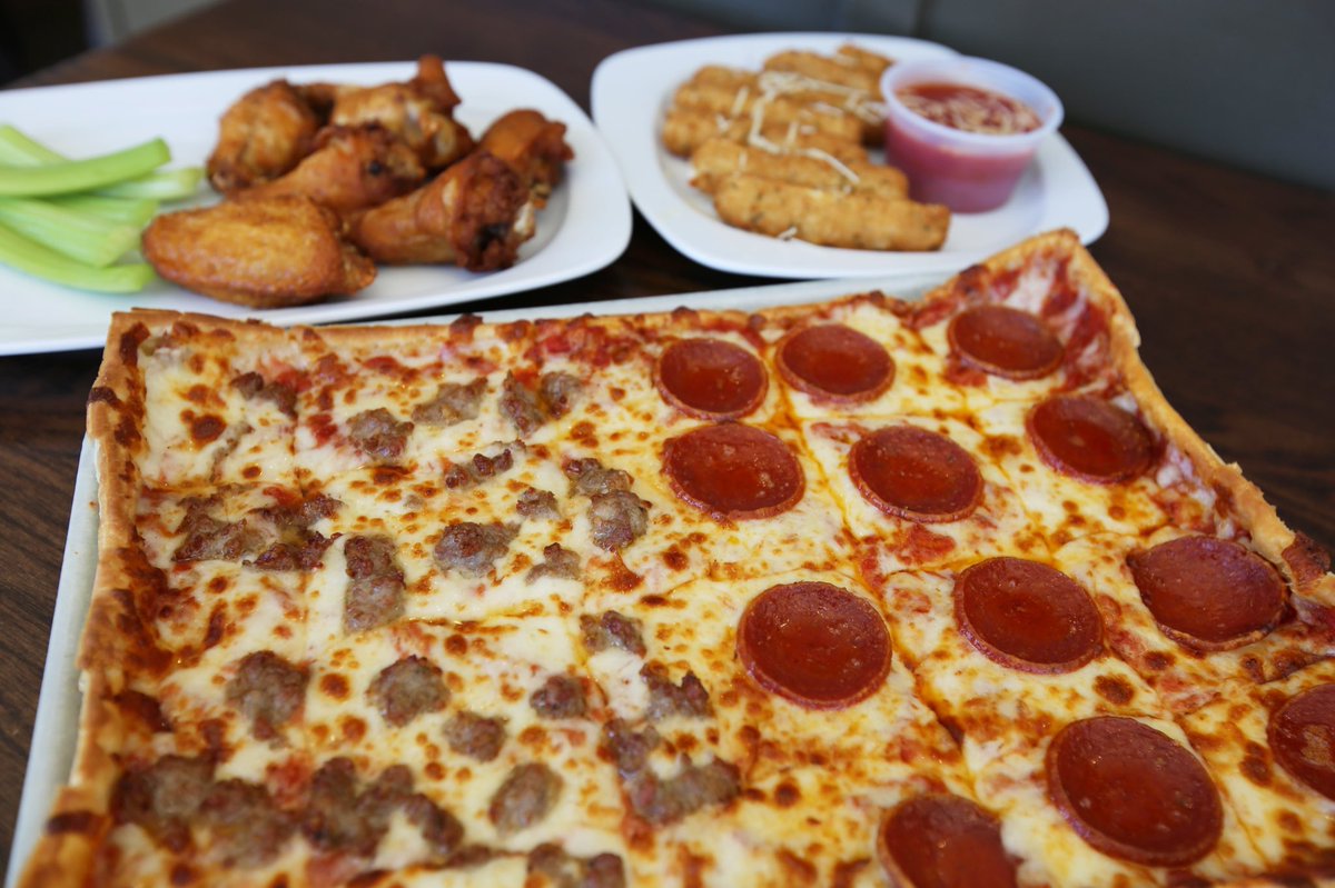 LedoPizza's tweet photo. 💥 #FridayFeeling GIFT CARD GIVEAWAY 💥

RETWEET &amp; FOLLOW
to be entered to win a 
$100 #LedoPizza Gift Card!

1 winner picked at 10pm 6/3/22

Looking for Deals?!? Check out our Deals Section when Ordering Online 📲

https://t.co/dR6Yi5D0Xg https://t.co/sqAliHwDZD