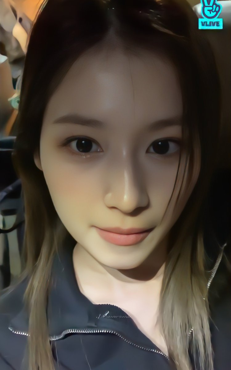 flowerswab's tweet photo. #SANA 💜 https://t.co/HbOEVfYNOE