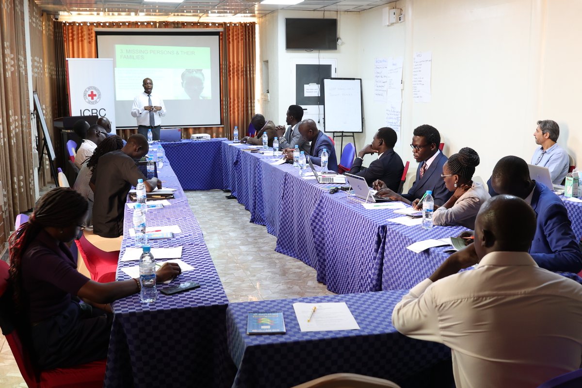 Last week, 13 lecturers from the University of Juba, Starford University and alumni of the IHL Moot Court competition attended a roundtable discussion on International Humanitarian Law organized by the ICRC in Juba #SouthSudan.