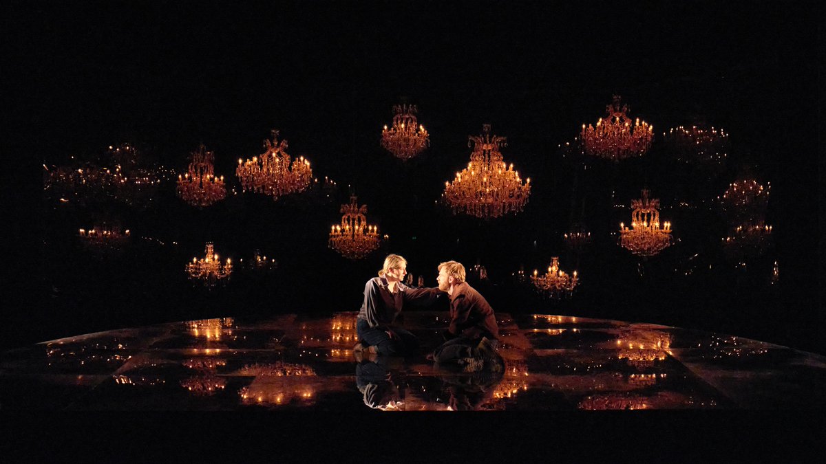 That's a wrap <a href="/GateTheatreDub/">Gate Theatre</a> - Just extraordinary to get to work with the brilliant <a href="/MollyOCath/">Molly O'Cathain</a>, @paulkeogan, Kevin Gleeson, Liz Roche, @mrmojo_jo, Miriam Duffy. And, of course, the sensational Sarah Morris and Brian Gleeson.