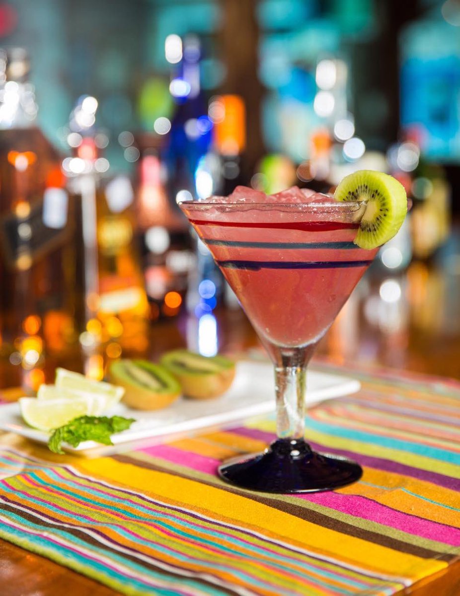 Cheers to enjoying the weekend!🍹#HenrysPuffyTacos