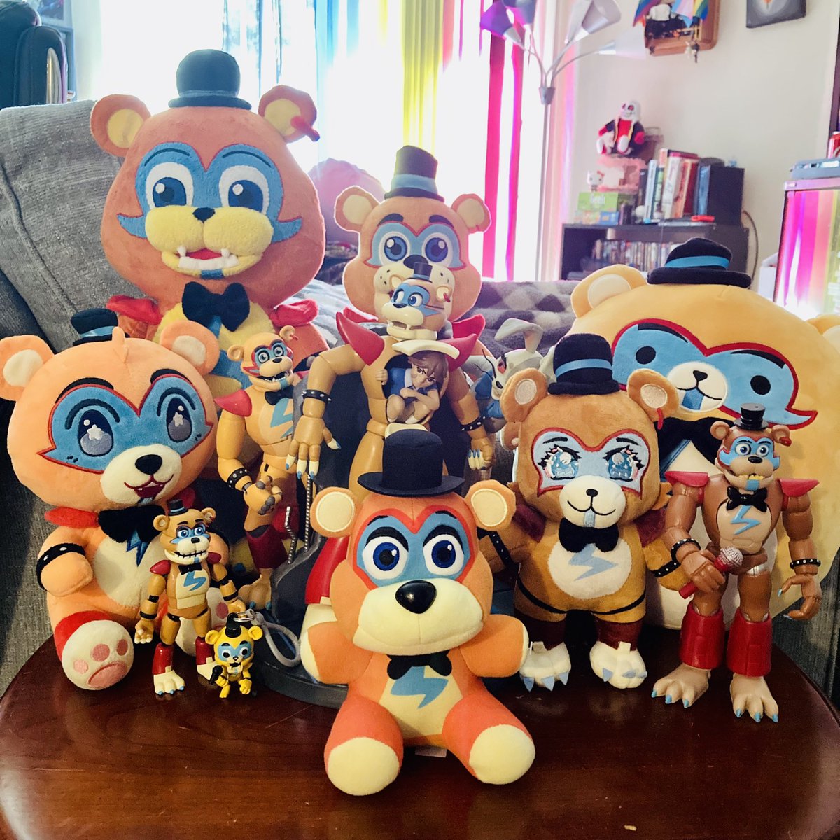 frechiiie's tweet photo. My Glamrock Freddy collection as of right now https://t.co/ALzdSu3S8x
